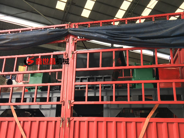 貴州1000型雙軸撕碎機發(fā)貨現場